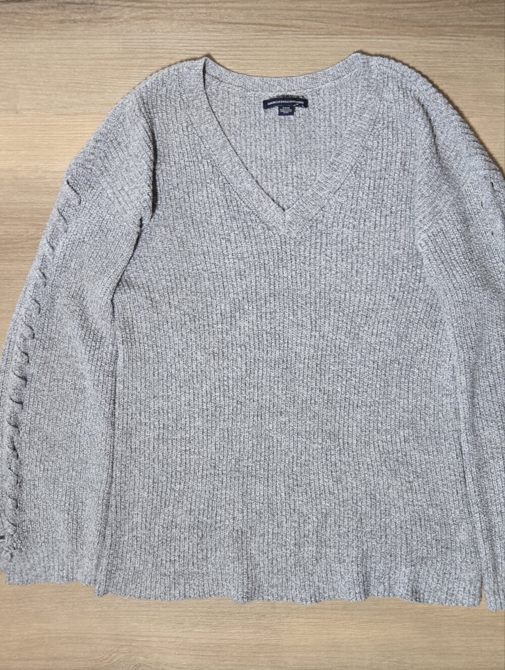 American Eagle Outfitters Women's V-Neck Sweater in Light Gray